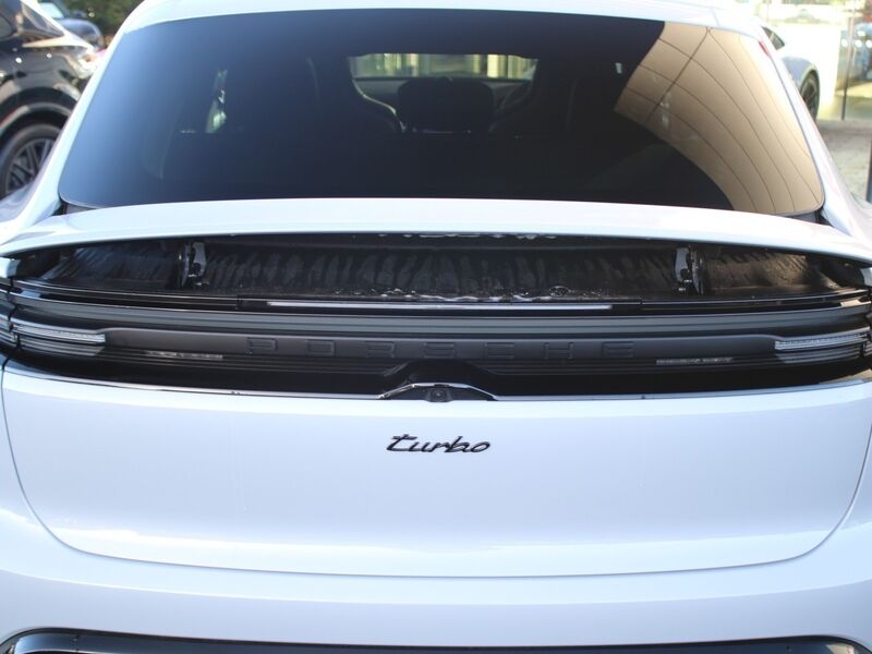 More views of Porsche Macan