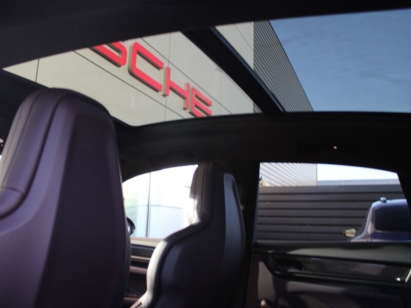 More views of Porsche Macan