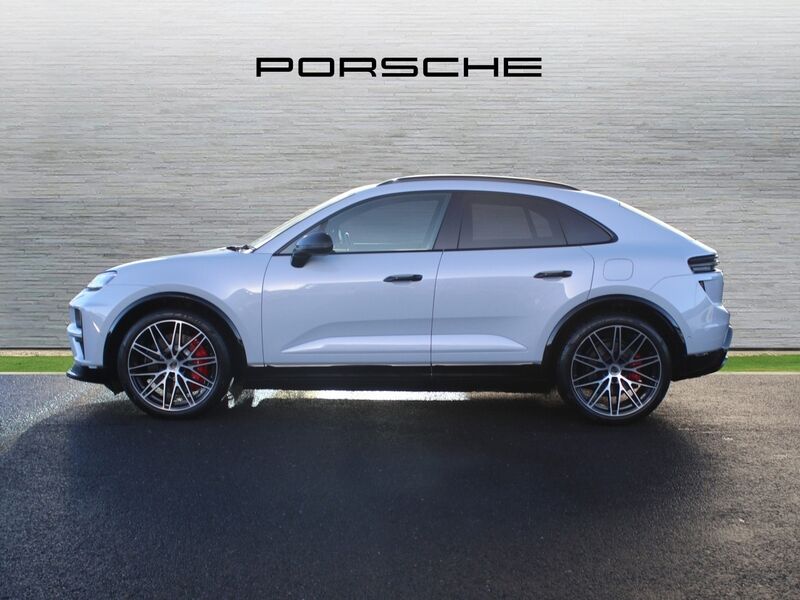 More views of Porsche Macan