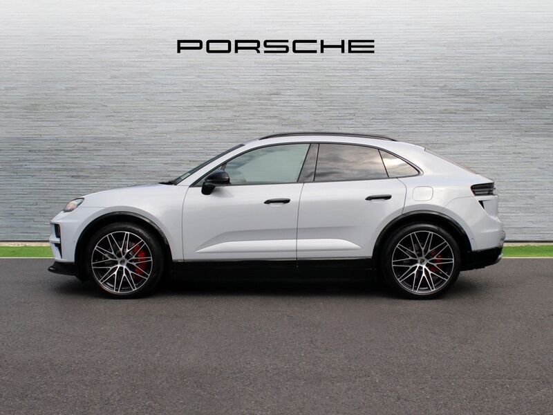 More views of Porsche Macan