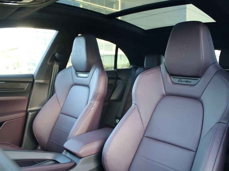 More views of Porsche Macan