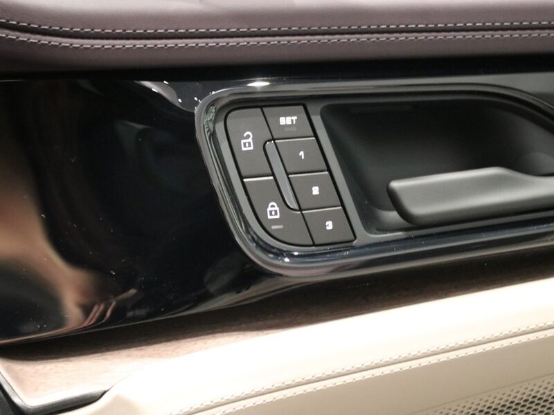 More views of Porsche Panamera