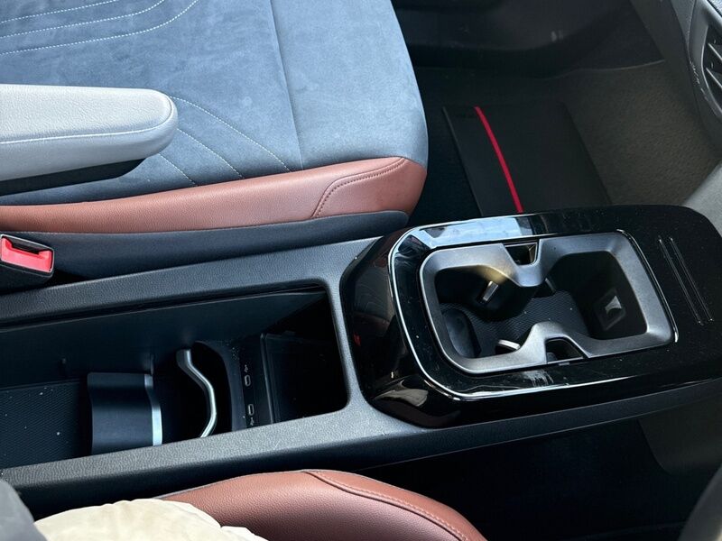 More views of Volkswagen ID.4