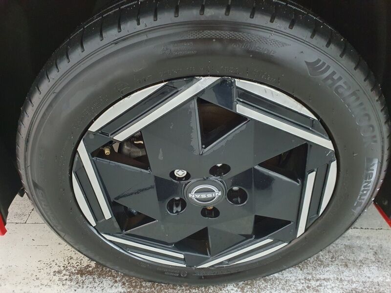 More views of Nissan Leaf