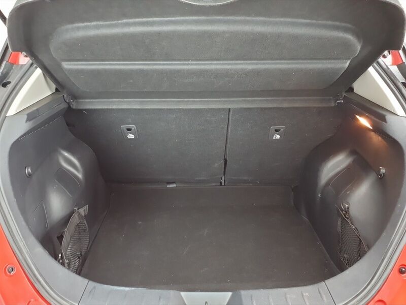 More views of Nissan Leaf