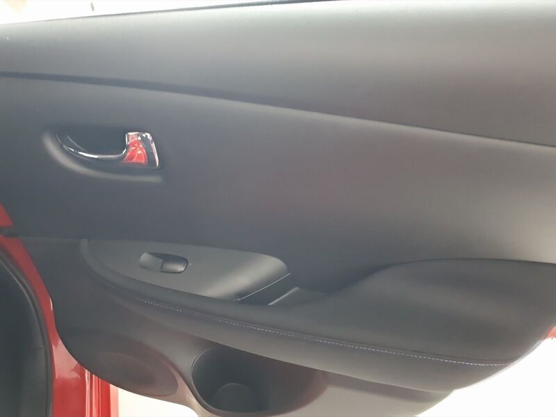 More views of Nissan Leaf