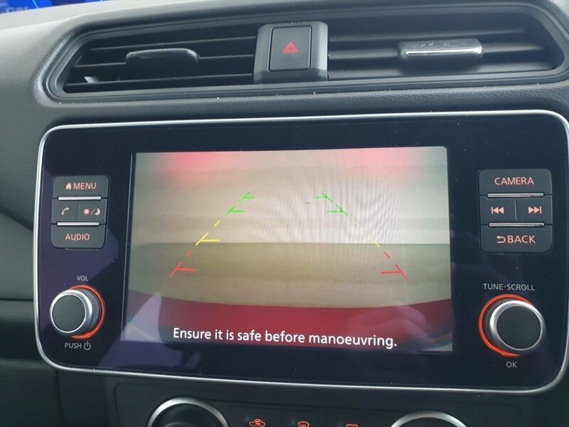 More views of Nissan Leaf