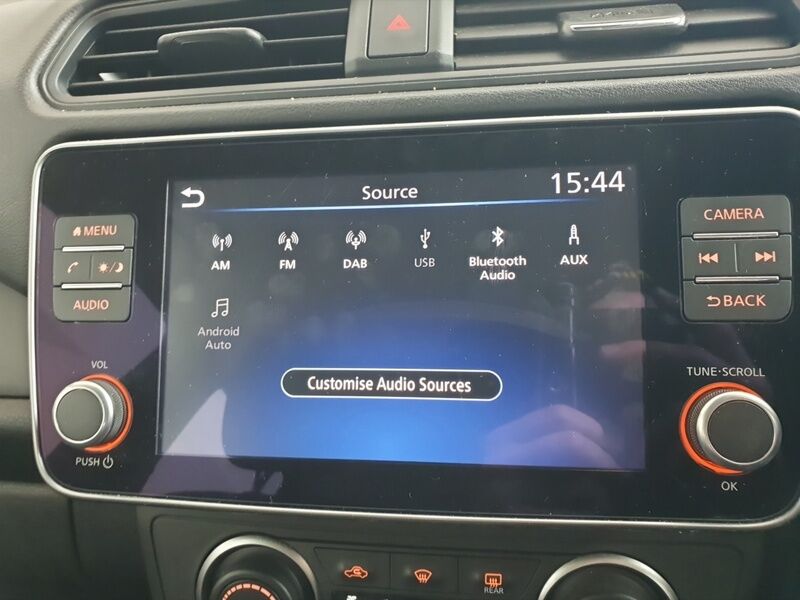 More views of Nissan Leaf