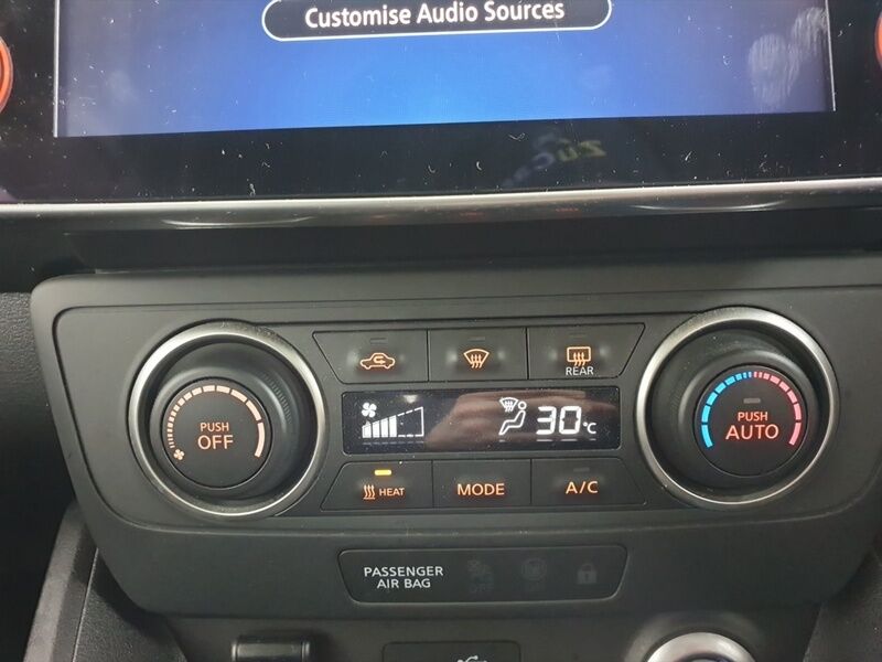 More views of Nissan Leaf