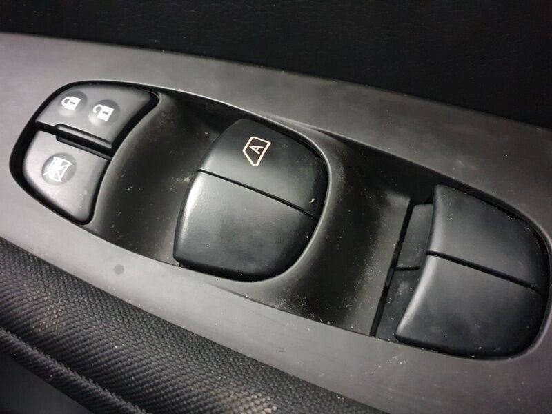 More views of Nissan Leaf