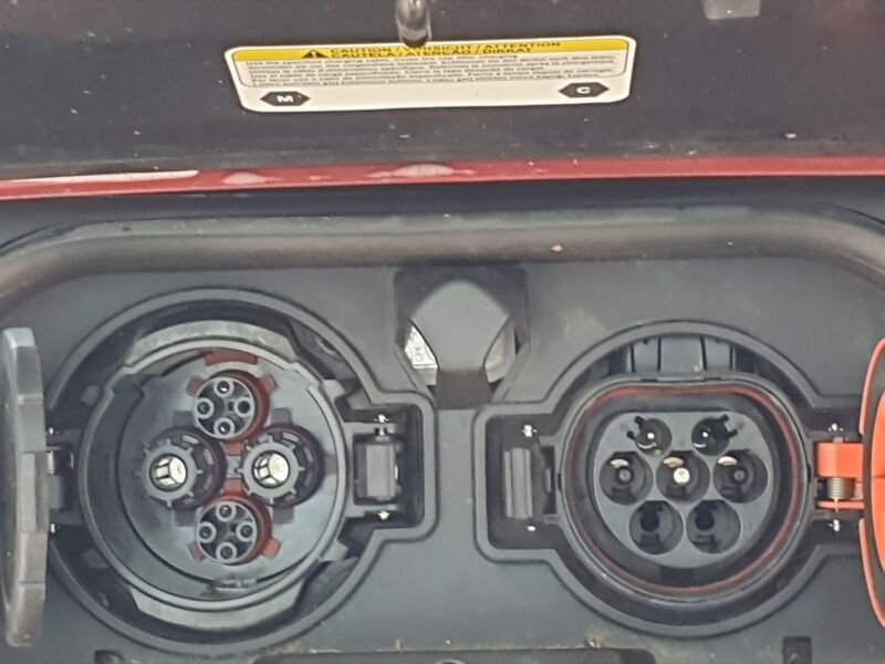 More views of Nissan Leaf