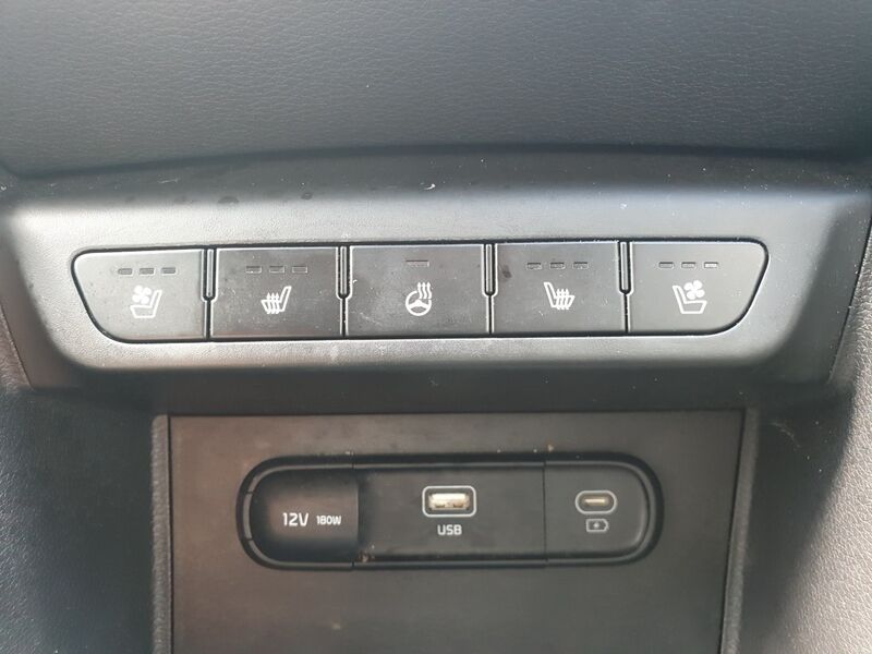 More views of Kia Sportage