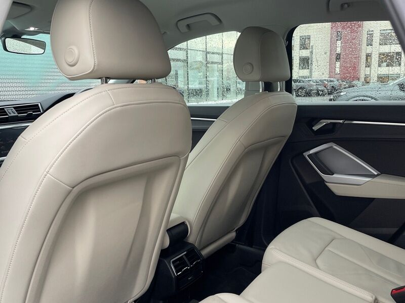 More views of Audi Q3