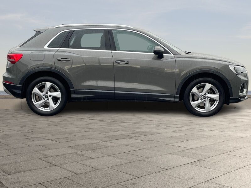 More views of Audi Q3