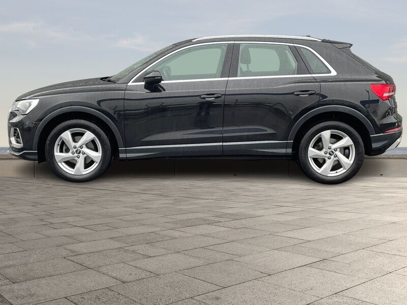 More views of Audi Q3