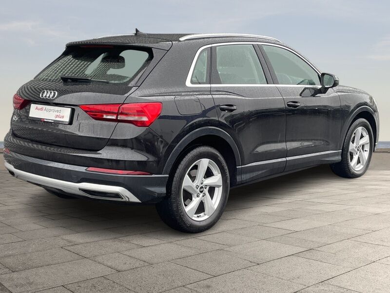 More views of Audi Q3