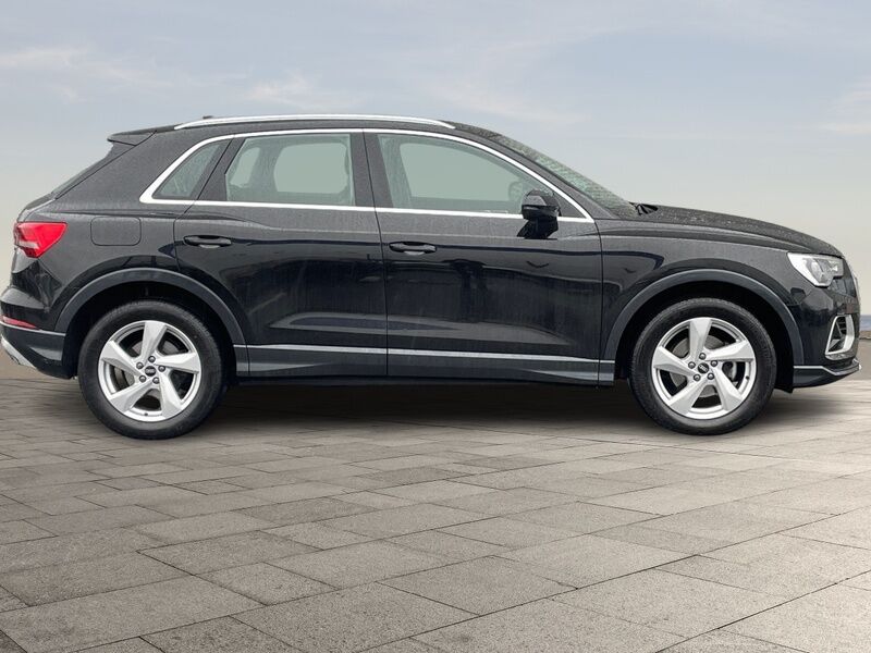More views of Audi Q3