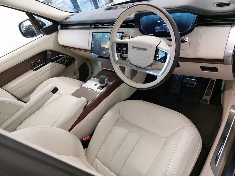 More views of Land Rover Range Rover