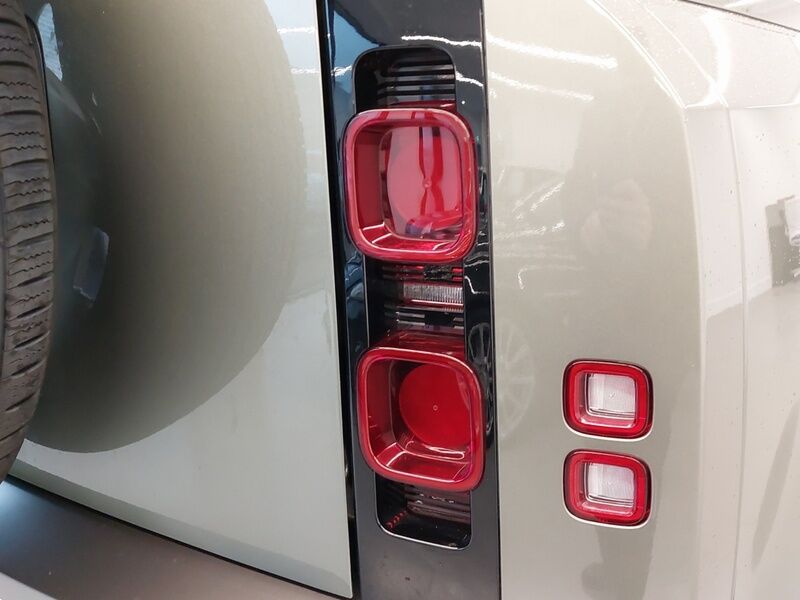 More views of Land Rover Defender