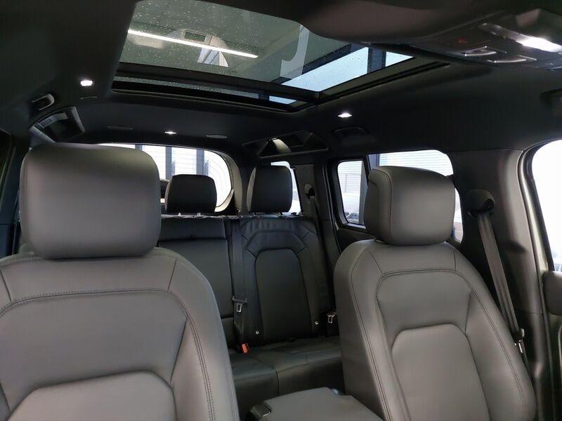 More views of Land Rover Defender