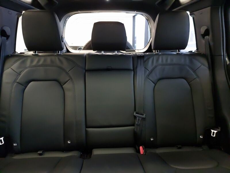 More views of Land Rover Defender