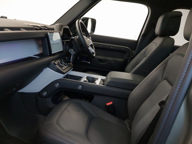 More views of Land Rover Defender