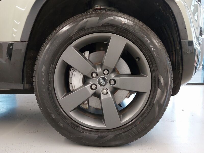 More views of Land Rover Defender