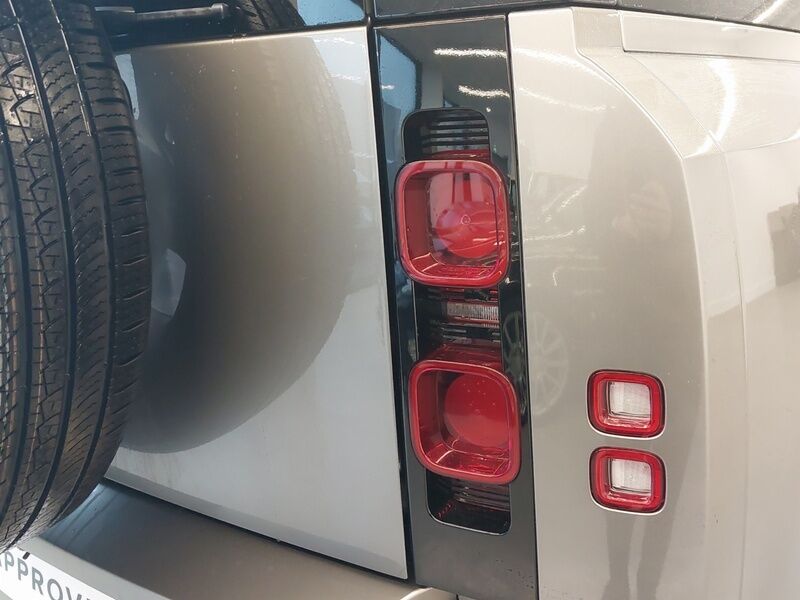 More views of Land Rover Defender