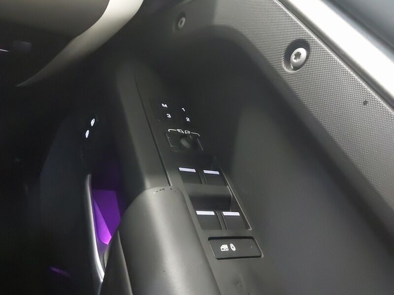 More views of Land Rover Defender