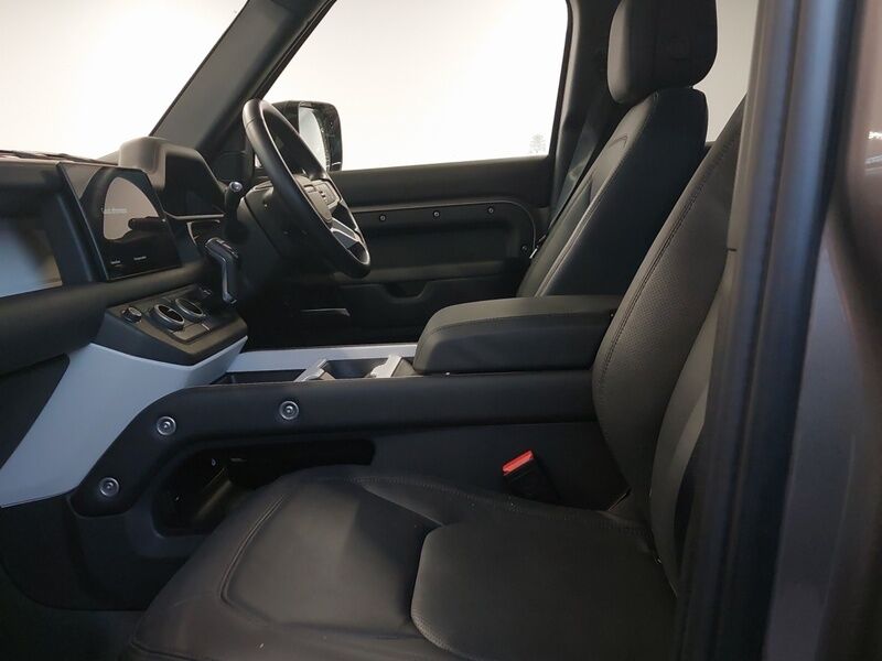 More views of Land Rover Defender