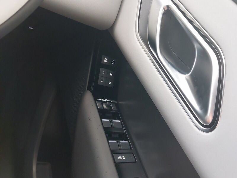 More views of Land Rover Range Rover Velar