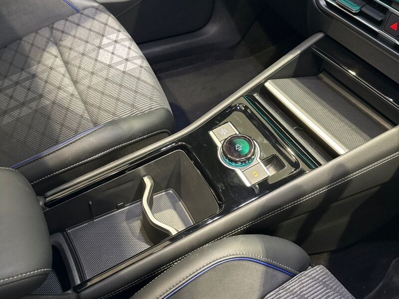 More views of Volkswagen Tiguan