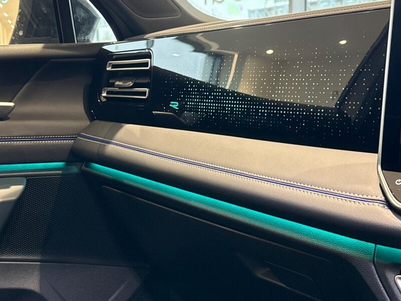 More views of Volkswagen Tiguan