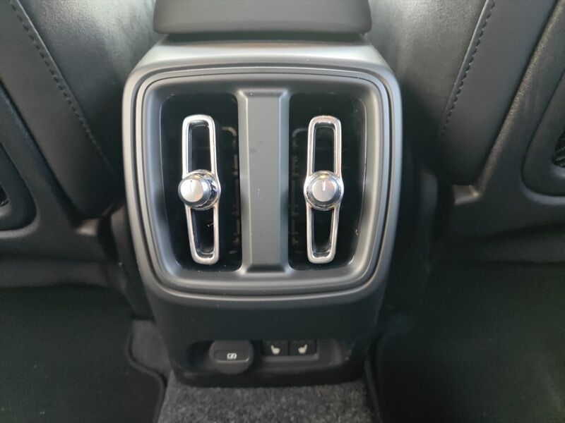 More views of Volvo EX40