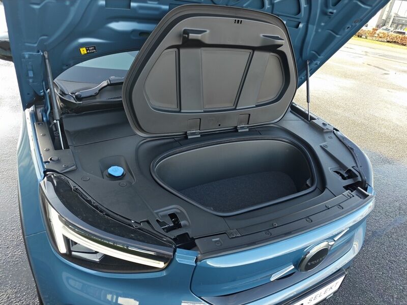 More views of Volvo EX40