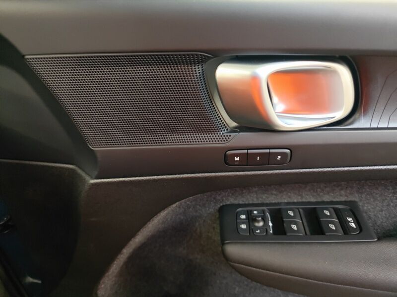 More views of Volvo EX40