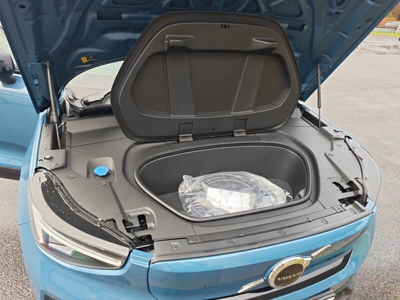 More views of Volvo EX40