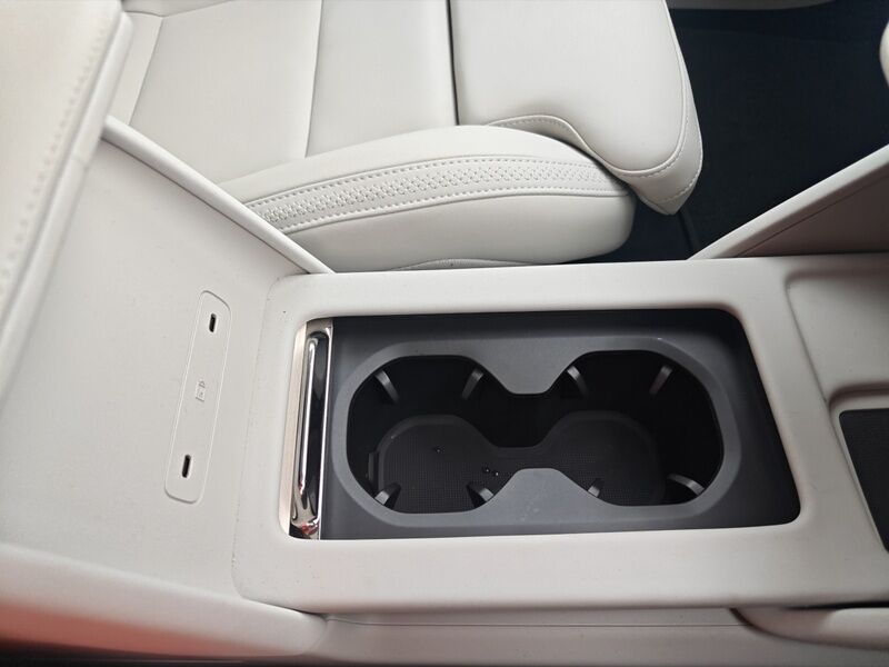 More views of Volvo ES90