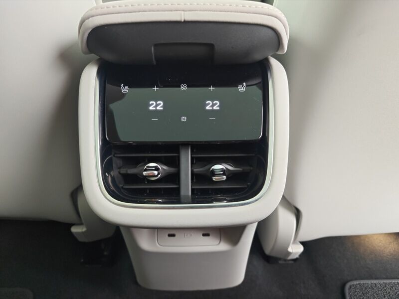 More views of Volvo ES90