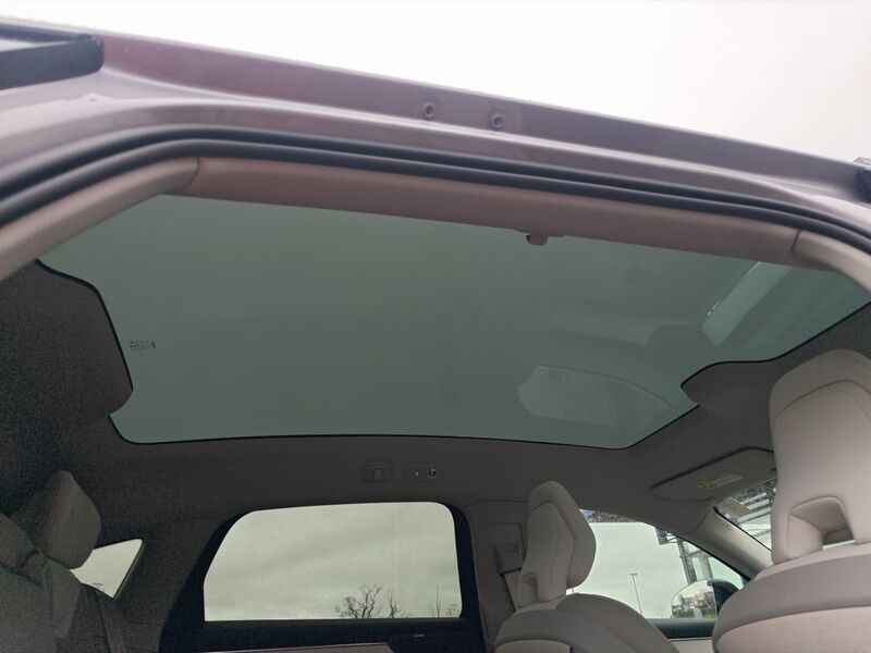 More views of Volvo ES90