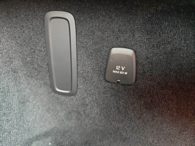 More views of Volvo ES90