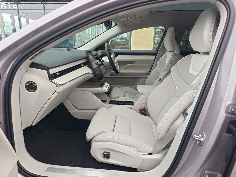 More views of Volvo ES90