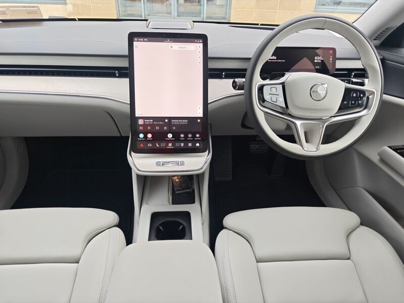 More views of Volvo ES90