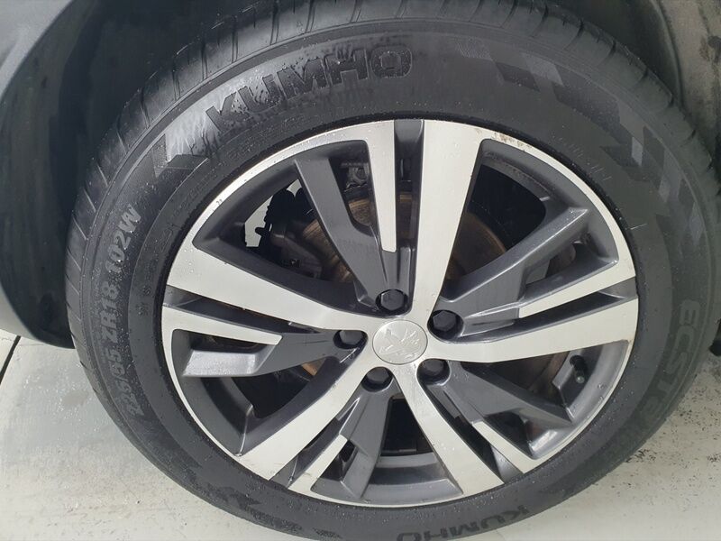 More views of Peugeot 3008