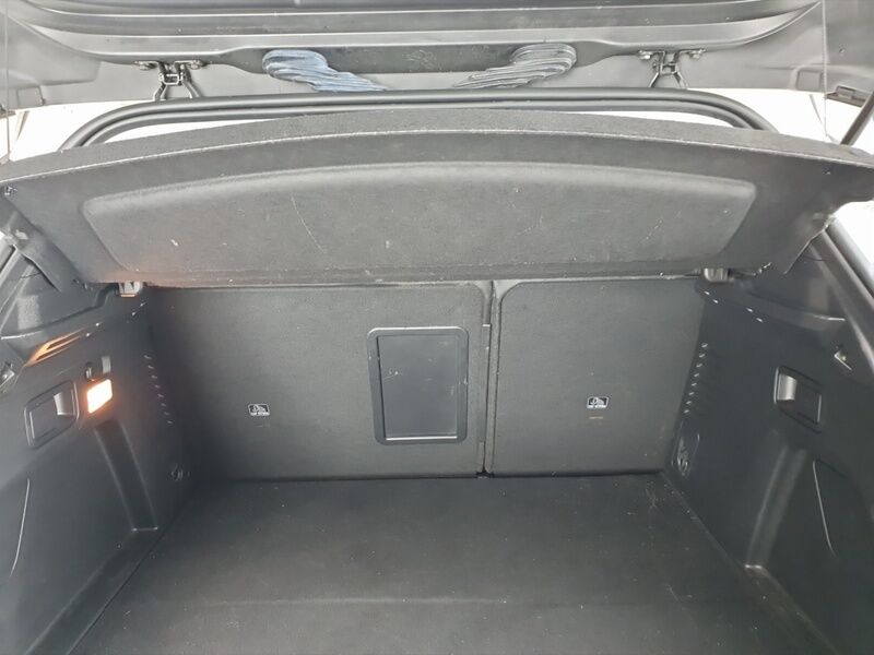 More views of Peugeot 3008