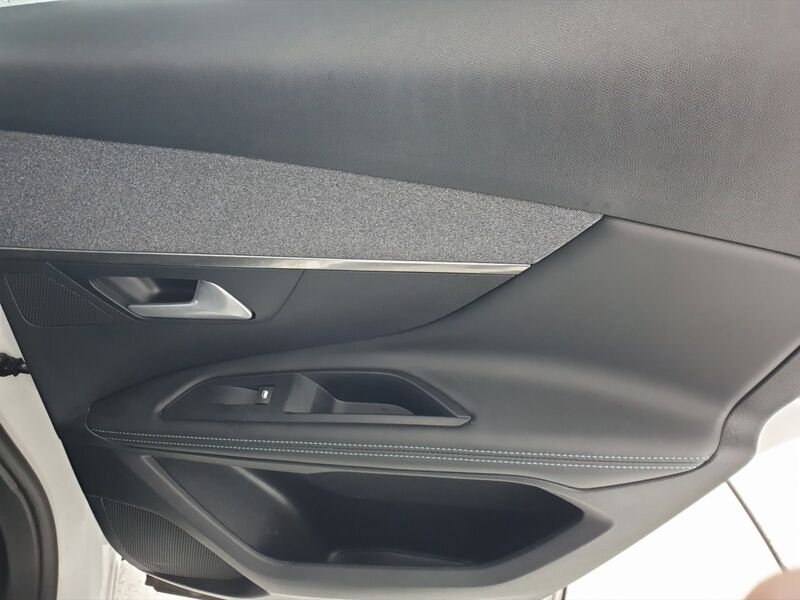 More views of Peugeot 3008