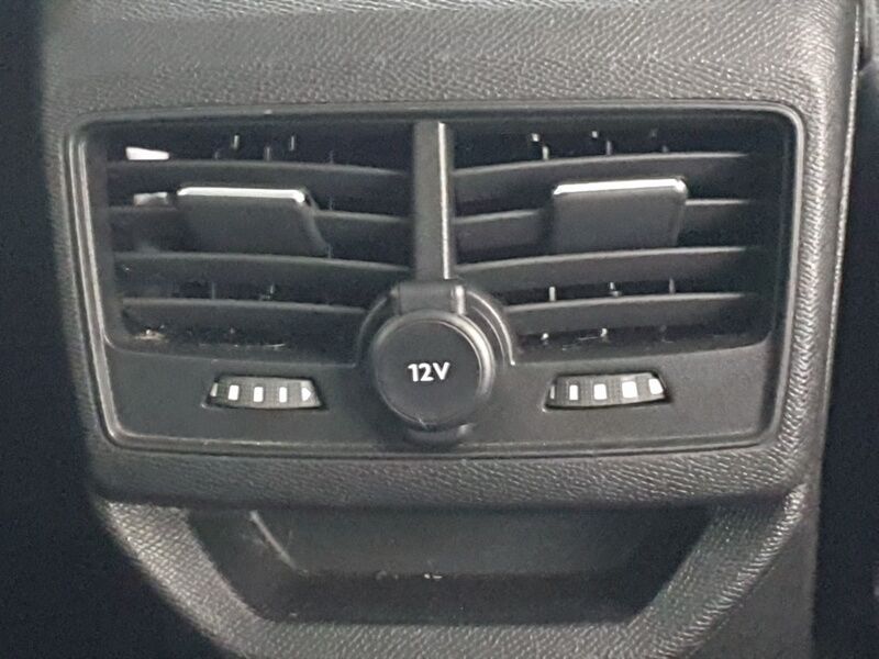 More views of Peugeot 3008