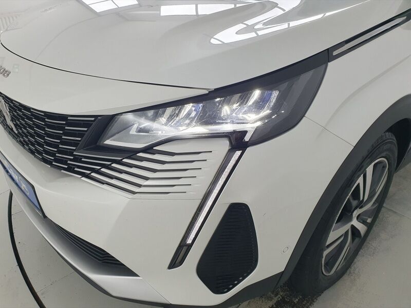 More views of Peugeot 3008