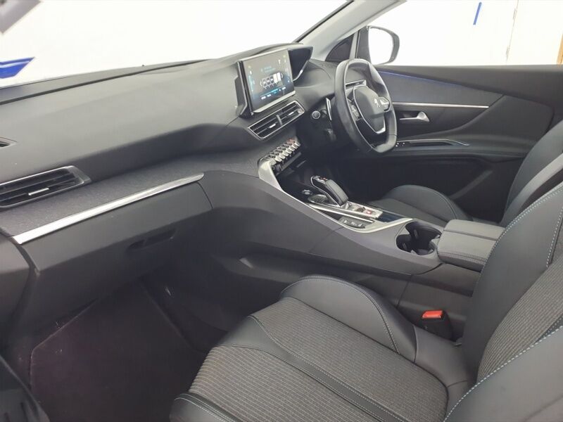 More views of Peugeot 3008