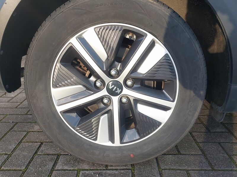 More views of Kia Niro